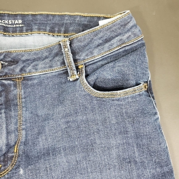 Old Navy Rockstar Mid Rise Jeans Women's Size 14 Long - Picture 12 of 12